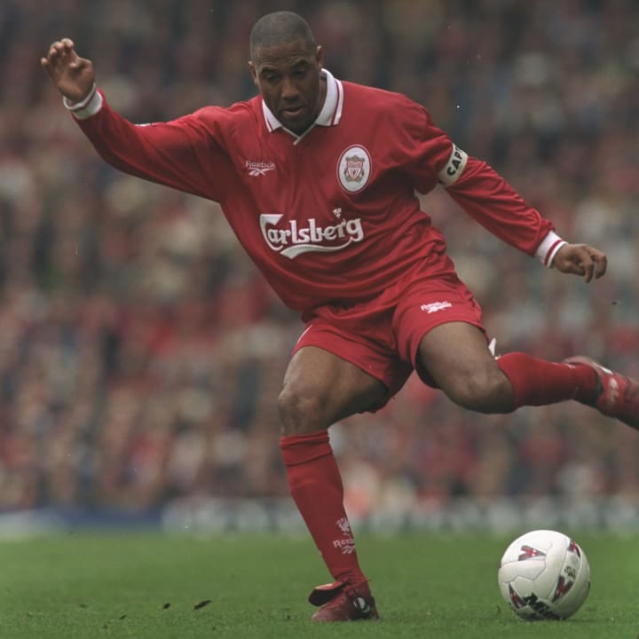 John Barnes là ai? Gặp gỡ ngôi sao bóng đá Jamaica