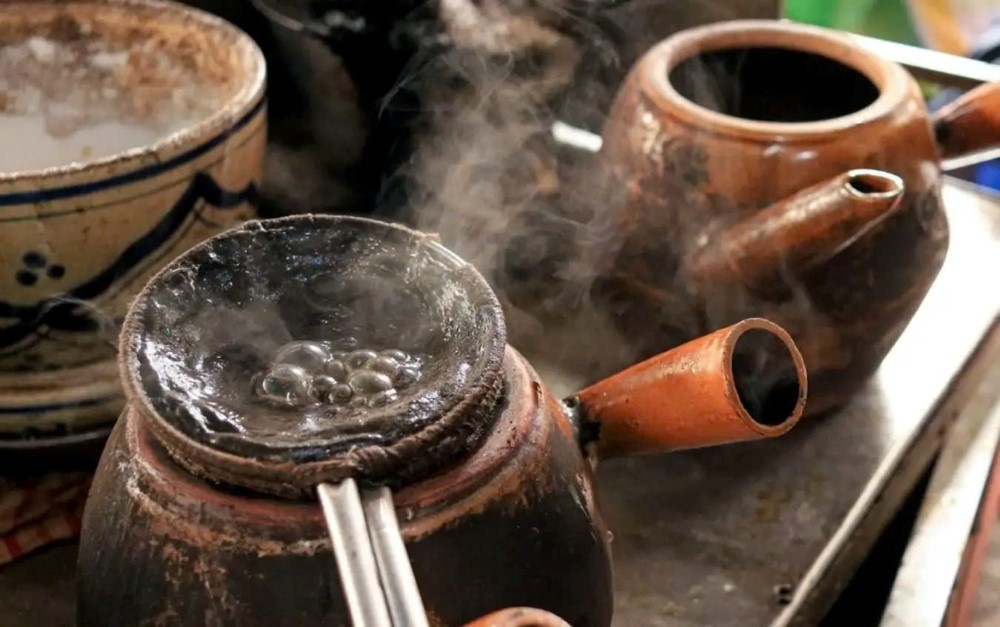 Cà phê vợt vỉa hè Sài Gòn