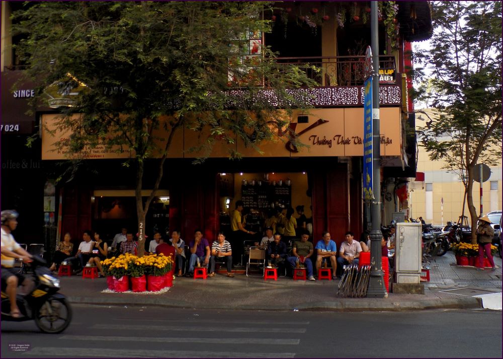 Cà phê Vy vỉa hè Sài Gòn